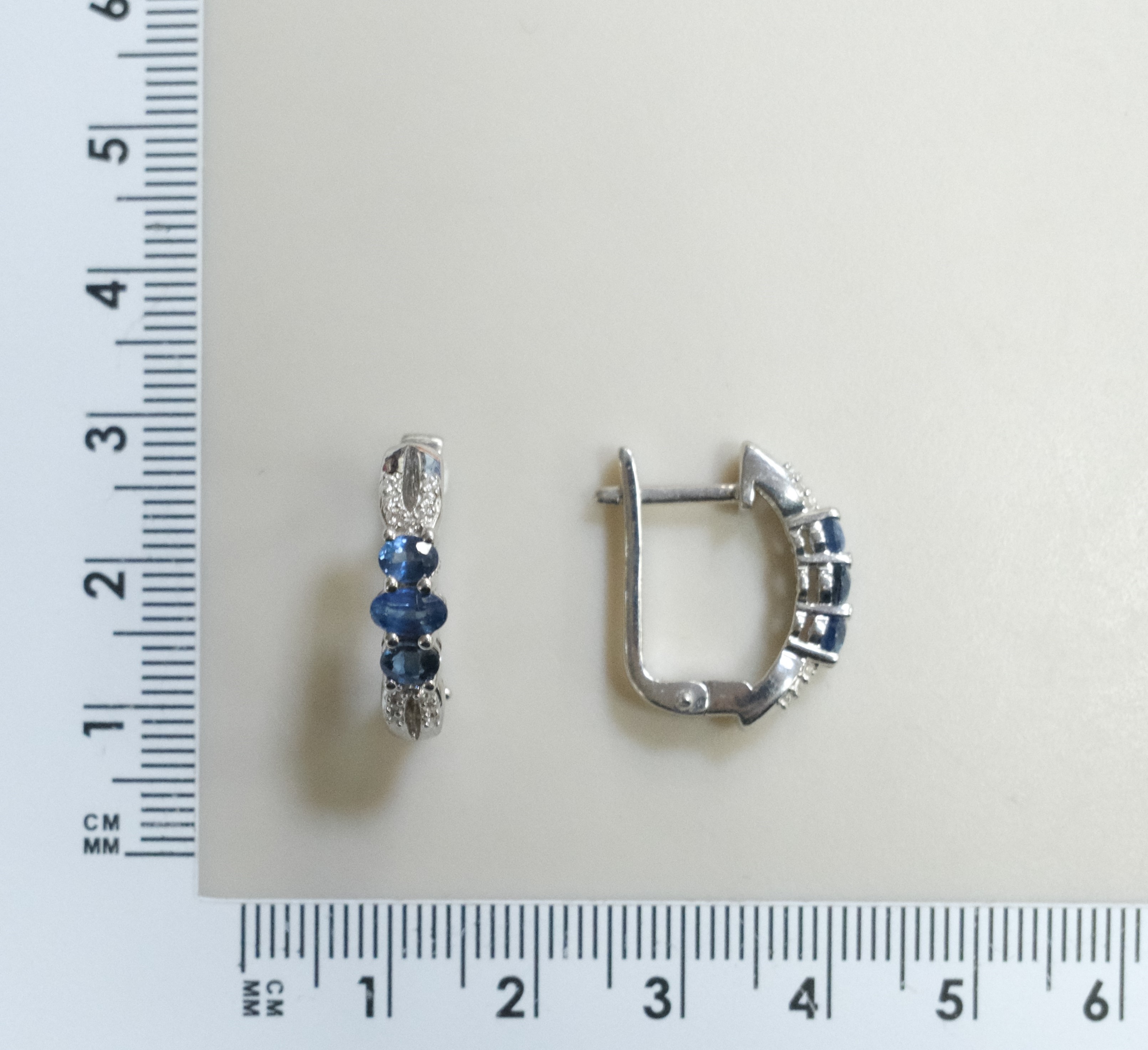 Серебряные серьги с сапфирами